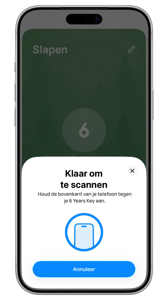 De 6 Years-app vraagt om de Key tegen de telefoon te houden