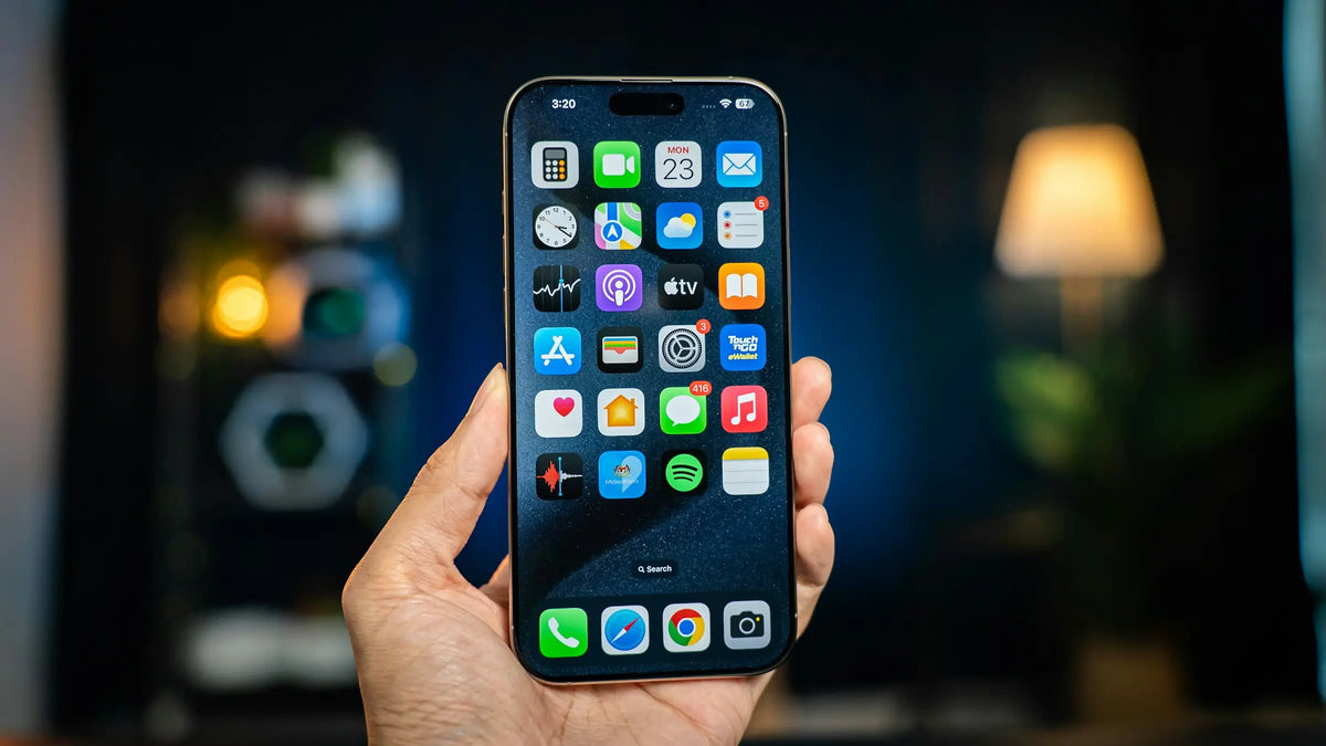 Twee telefoonschermen: een lijst met apps en een app die geblokkeerd is